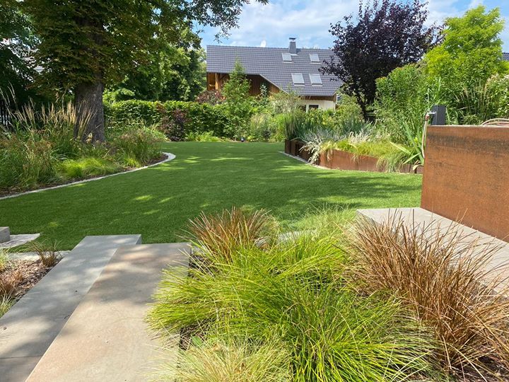 Royal Grass Lush Mit Spass An Der Arbeit Zum Perfekten Garten