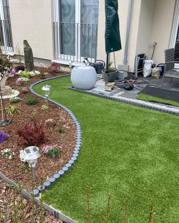 Unser Kunstrasen Wave lässt diesen kleinen aber feinen Garten in Berlin
