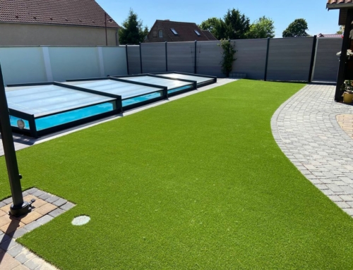 Dieser tolle Garten wurde mit dem Kunstrasen Aura von RoyalGrass verschönert